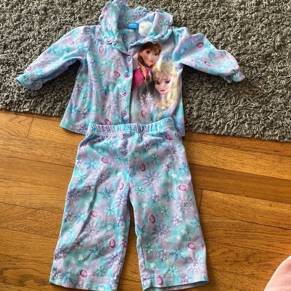 Baby Girl Bundle of Onesies and Pajamas Size 12 months - Picture 8 of 15